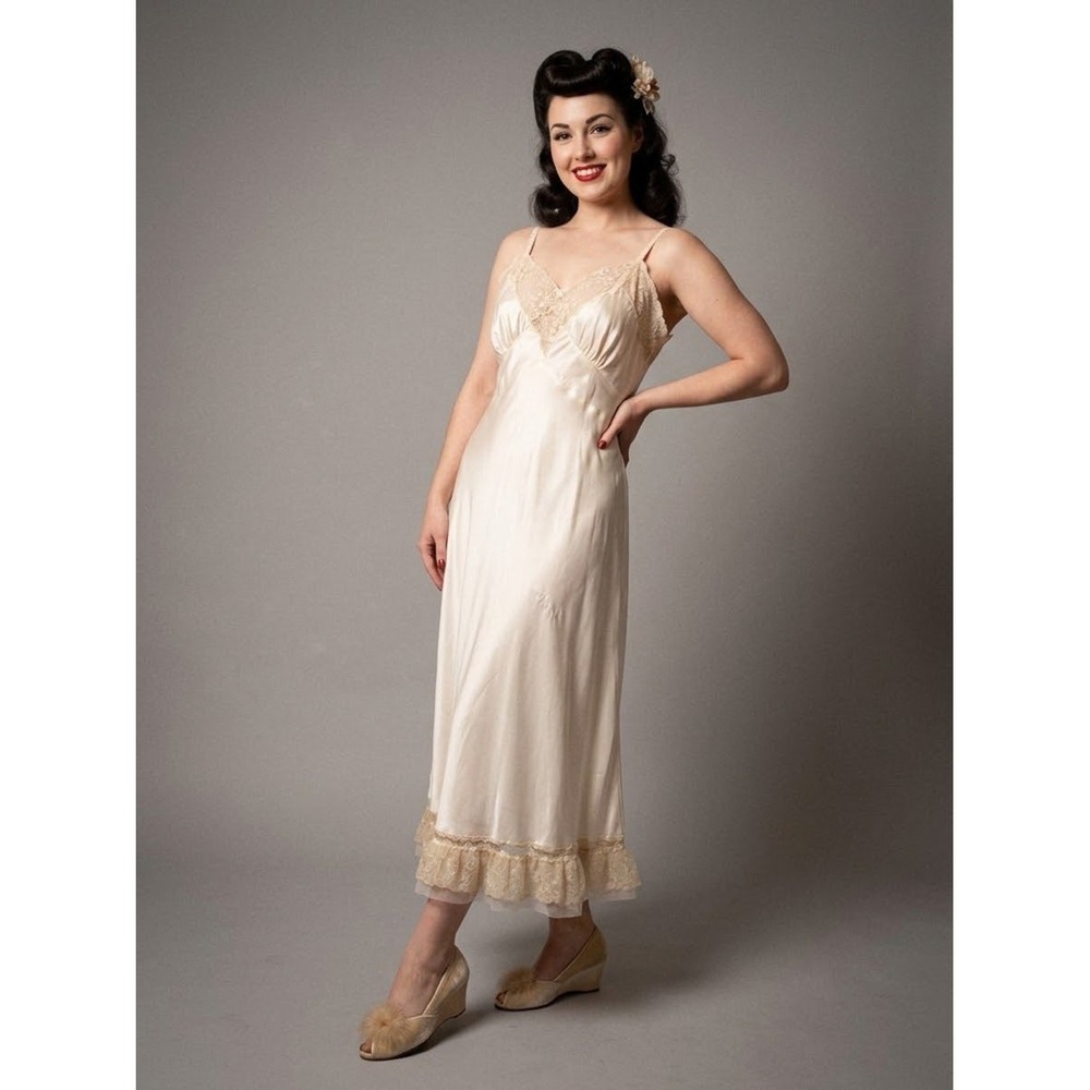 Vintage 1940s Lady Lynne Rayon Lace Trim Dress Slip Champagne Lingerie Nightgown